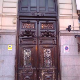 Juan Carlos Rodríguez - Restaurador de Muebles barnizado puerta portal